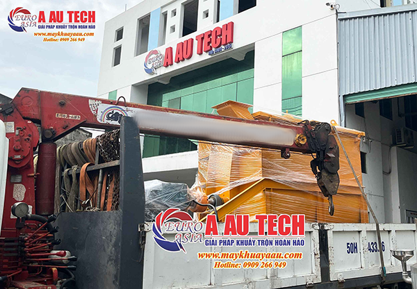 giao hàng máy trộn bột trét