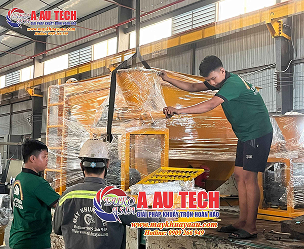 giao hàng máy trộn bột trét 2 tấn