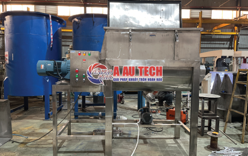 Máy trộn nằm ngang 1000L đóng bao vít tải 