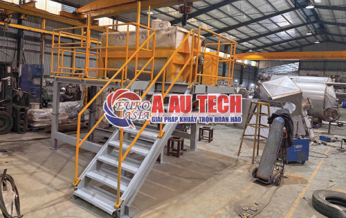 Máy trộn nằm ngang 2 tấn lắp trên sàn thao tác