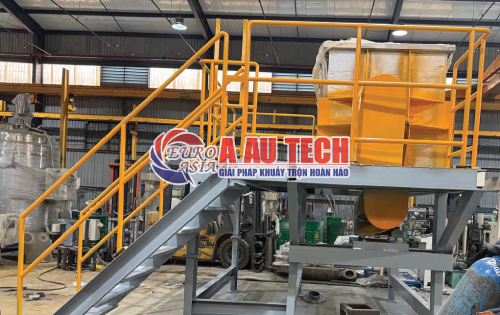 Máy trộn nằm ngang 2 tấn lắp trên sàn thao tác