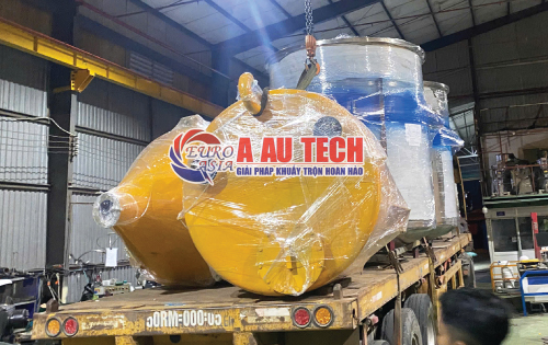 Bồn khuấy và silo chứa liệu