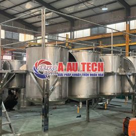 Lắp đặt 10 bồn chứa phân bón 500 lít trên sàn thao tác